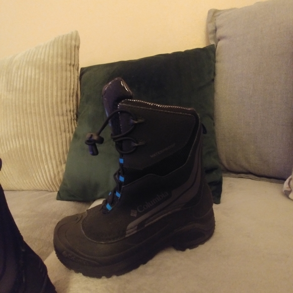 Columbia Boys Size 4 Bugaboot Omni Heat IV - Picture 2 of 7